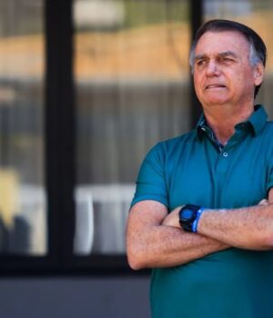 Artigo: Jair Bolsonaro é suspenso e não receberá mais salário do PL após prisão