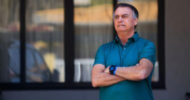 Artigo: Jair Bolsonaro é suspenso e não receberá mais salário do PL após prisão