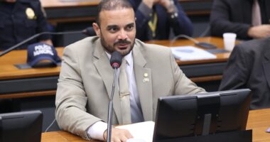 Artigo: Havaianas: Capitão Alden critica propaganda com viés político