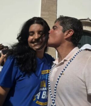 Artigo: Sucessora política, filha de ACM Neto vai ao Bonfim ao lado do pai