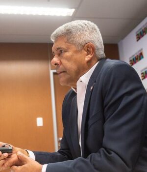 Artigo: Jerônimo inaugura escola de tempo integral e anuncia investimentos em Planaltino