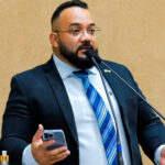 Artigo: Leandro de Jesus apresenta propostas de honrarias a Nikolas Ferreira na AL-BA