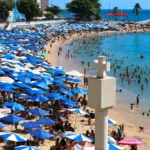 Artigo: Lei proíbe instalação antecipada de kits de praia no Porto da Barra