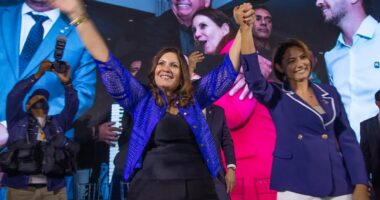 Artigo: Bolsonaro dará apoio a Michelle e Bia Kicis ao Senado em Brasília, diz site