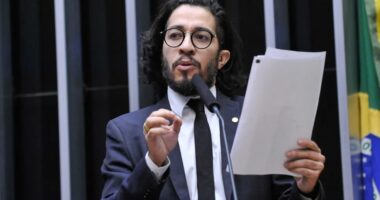 Artigo: Jean Wyllys volta à política e anuncia sua candidatura a deputado federal