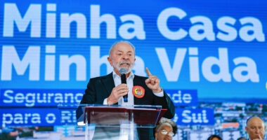 Artigo: Lula pede voto em “quem tem sorte”, exalta economia e demonstra confiança na reeleição