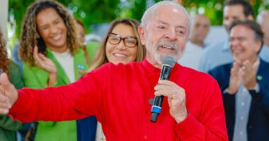 Artigo: O Globo: aliados de Lula cobram início de ofensiva contra Flávio Bolsonaro