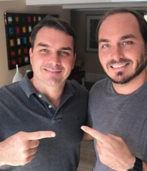 Artigo: PT aciona TSE contra Flávio e Carlos Bolsonaro por propaganda antecipada e fake news