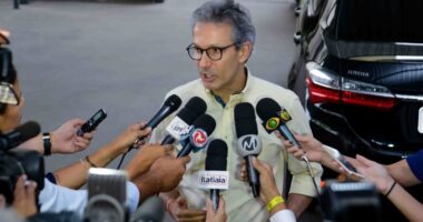 Artigo: Avanço de Flávio nas pesquisas reforça pressão por Zema como vice, mas governador resiste