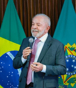 Artigo: Lula cita Espanha como referência e volta a defender fim da Escala 6×1