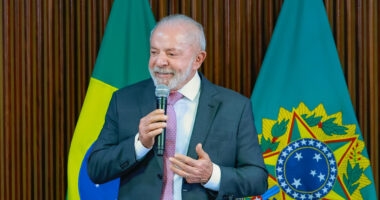 Artigo: UOL: presidente Lula prepara projeto de lei para o fim da escala 6×1