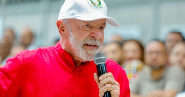 Artigo: Lula prepara pacote econômico para retomar popularidade buscando quarto mandato