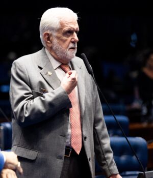 Artigo: Jaques Wagner diz que não seguirá “onda” de ataques ao STF durante eleição