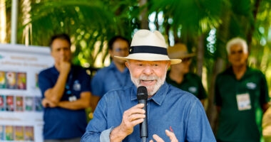 Artigo: Lula cita falta de preparo de adversários e diz que vai deixar “mentirosos nus”