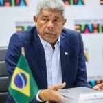 Artigo: “Além de não fazer, dificulta”, dispara Jerônimo sobre entrega de casas travadas pela prefeitura de Salvador