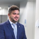 Artigo: Diego Coronel culpa assessoria por assinar emenda que adia fim da escala 6×1
