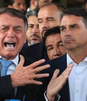 Artigo: Veja: Flávio ainda enfrenta resistência interna ao assumir protagonismo