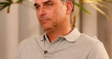 Artigo: UOL: investigações atingem centrão e embaralham pré-candidatura de Flávio Bolsonaro