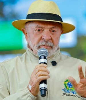 Artigo: Lula vai pra cima e detona quem apoia privatização da Petrobras