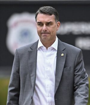 Artigo: Flavio passa a ser evitado por aliados nos estados após desgastes, diz jornalista