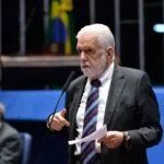 Artigo: Jaques Wagner lembra do 8/1 faz e alerta a jovens em defesa da democracia