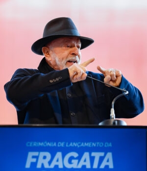 Artigo: Lula diz que não usará cargo para proteger Lulinha em investigação da PF: “vai ter que provar”