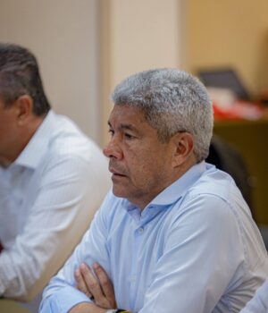 Artigo: Jerônimo diz que vai à Justiça contra deputado bolsonarista após retirada de placa em rodovia baiana
