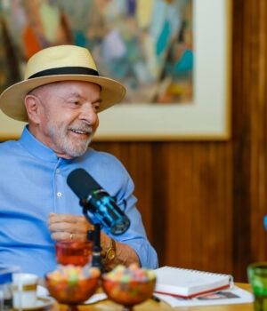 Artigo: Pesquisa mostra Lula à frente de Flávio Bolsonaro em eventual segundo turno