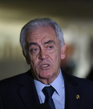 Artigo: Otto Alencar lamenta e diz que Senado deve adiar análise de PECs para depois das eleições