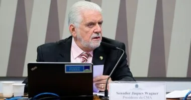 Artigo: Jaques Wagner diz que deputado cometeu “depredação” por retirar placa de rodovia na Bahia
