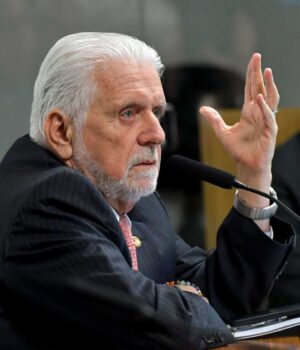 Artigo: Jaques Wagner critica proposta de ACM Neto para saúde e defende fortalecimento do SUS