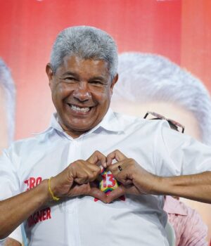 Artigo: Após Flávio ter homenagem barrada em Salvador, Jerônimo tem título aprovado em Lauro de Freitas