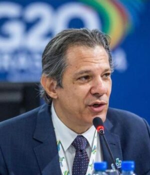 Artigo: Fernando Haddad chama candidatura de Flávio Bolsonaro de “grave risco institucional”