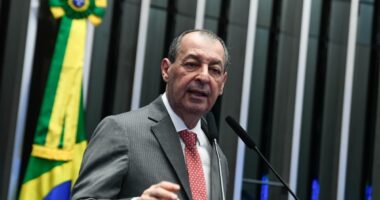 Artigo: Omar Aziz mantém texto e fim da escala 6×1 ganha previsão de votação no Senado
