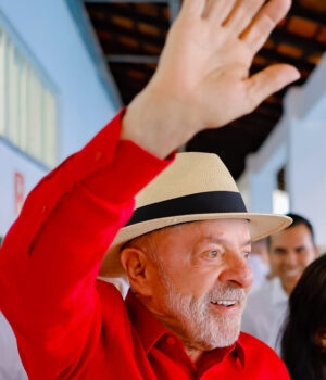 Artigo: Pesquisa CNT/MDA mostra Lula à frente de Flávio Bolsonaro no 1º e 2º turnos