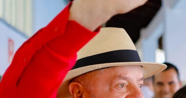 Artigo: Pesquisa CNT/MDA mostra Lula à frente de Flávio Bolsonaro no 1º e 2º turnos