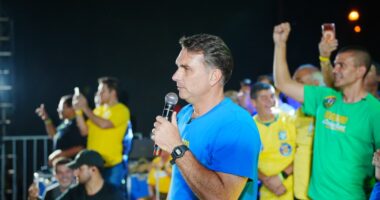 Artigo: Deputada do PSOL pede ao STF apreensão do passaporte de Flávio Bolsonaro