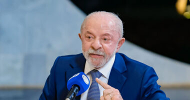 Artigo: Lula cita atuação nos EUA e chama Eduardo Bolsonaro de “traidor da pátria”