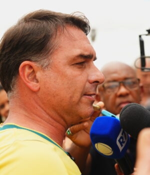 Artigo: Partidos fazem pedido para a cassação do mandato de Flávio Bolsonaro no Senado