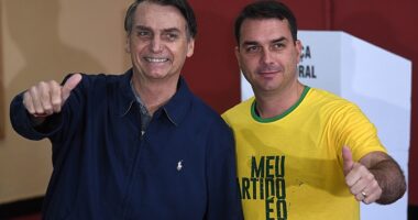Artigo: Pesquisa AtlasIntel mostra Flávio e Jair Bolsonaro liderando em rejeição na Bahia