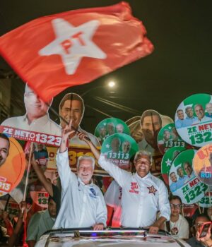 Artigo: Jerônimo Rodrigues lota ruas de Feira de Santana após aprovação disparar em reduto carlista; “vamos continuar”