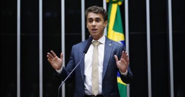 Artigo: Nikolas Ferreira confirma que compartilhou relatório falso atribuído à PF sobre conversas com Vorcaro