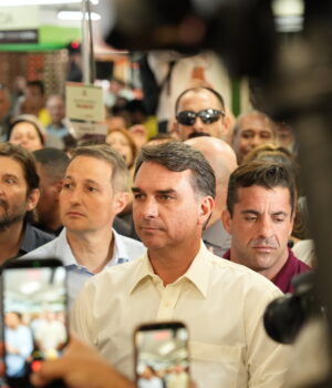 Artigo: PF investiga possível ligação de Flávio Bolsonaro a esquema de lavagem de dinheiro
