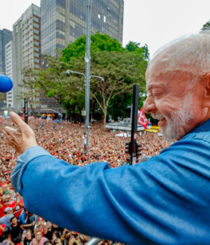 Artigo: Campanha vê manifestações em grandes cidades como impulso à reeleição de Lula