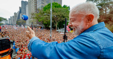 Artigo: Campanha vê manifestações em grandes cidades como impulso à reeleição de Lula