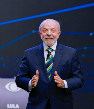 Artigo: Após debate, Lula diz que vai autorizar quebra de sigilo e cobra Flávio Bolsonaro