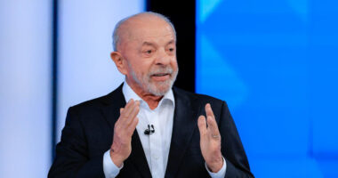 Artigo: Lula agradece eleitores e diz que está disputando segundo turno contra um “mentiroso”