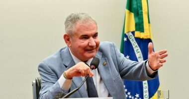 Artigo: Após perder nas urnas, Ângelo Coronel não se manifesta sobre voto na PEC que prevê fim da escala 6×1