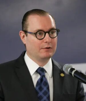 Artigo: Ministro Cristiano Zanin determina prorrogação da votação até as 19h em todo o Brasil